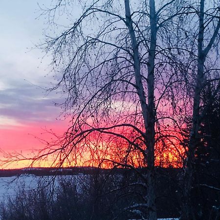 Mabuhay Lakeside Manor Bed & Breakfast Yellowknife Exterior foto