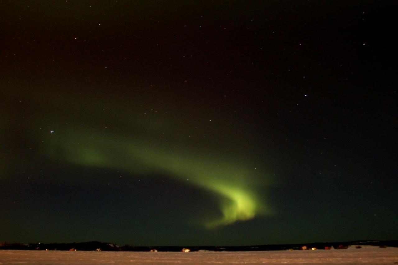Mabuhay Lakeside Manor Bed & Breakfast Yellowknife Exterior foto
