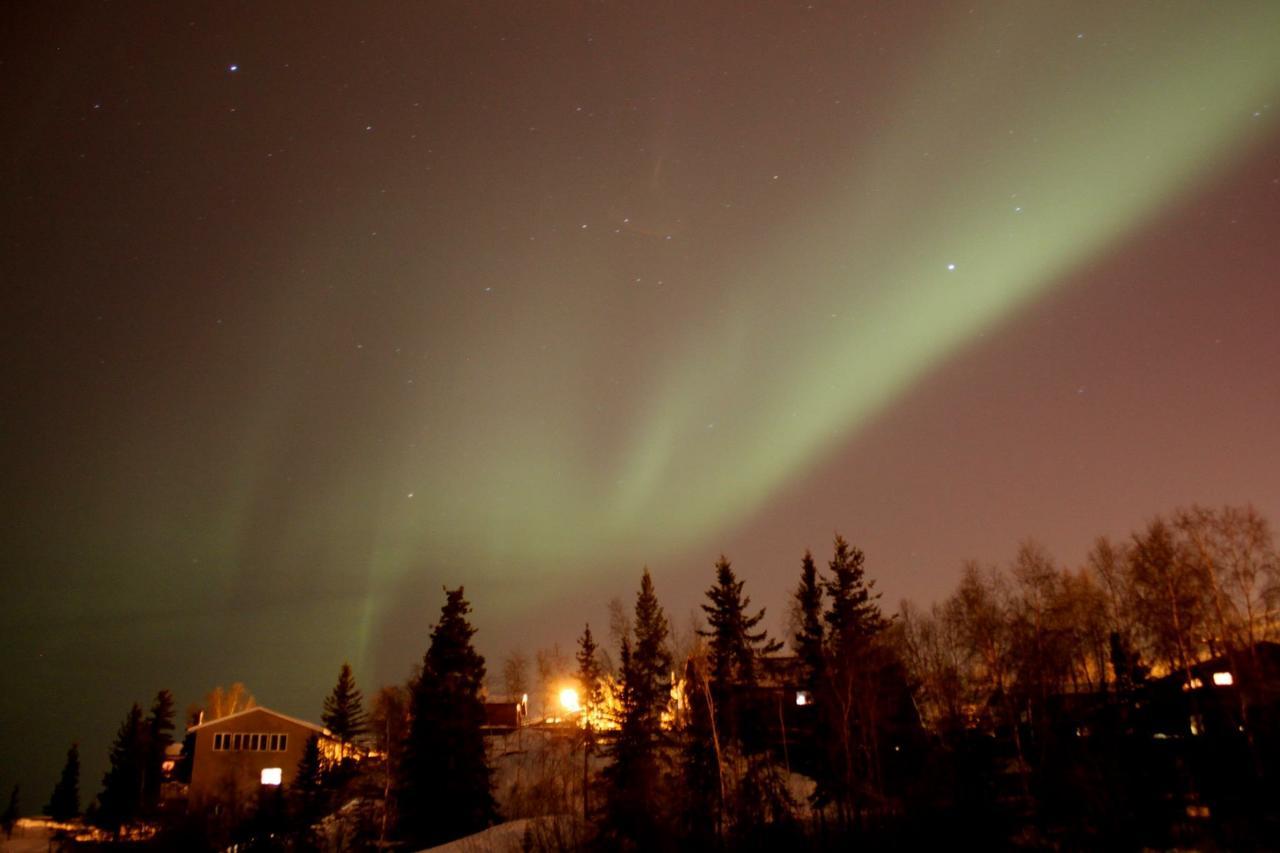 Mabuhay Lakeside Manor Bed & Breakfast Yellowknife Exterior foto