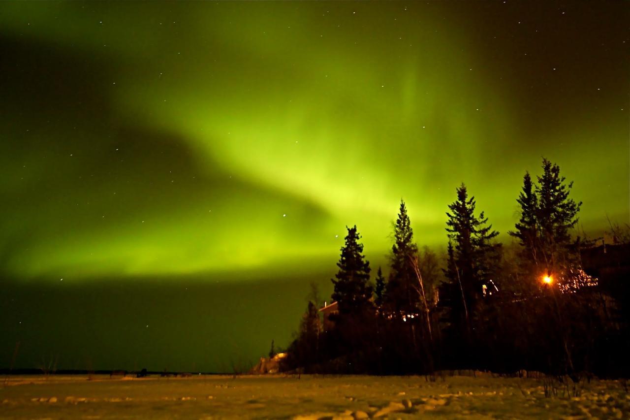 Mabuhay Lakeside Manor Bed & Breakfast Yellowknife Exterior foto