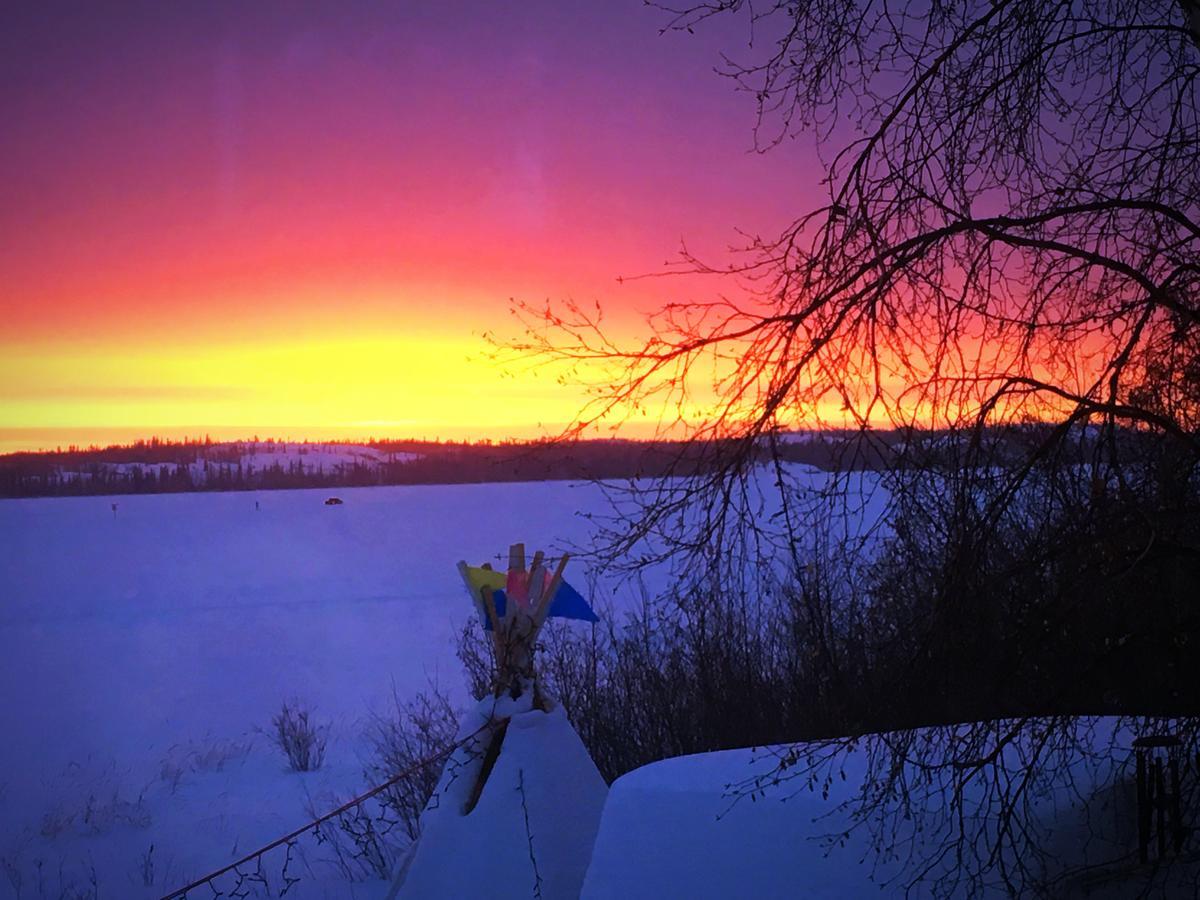 Mabuhay Lakeside Manor Bed & Breakfast Yellowknife Exterior foto