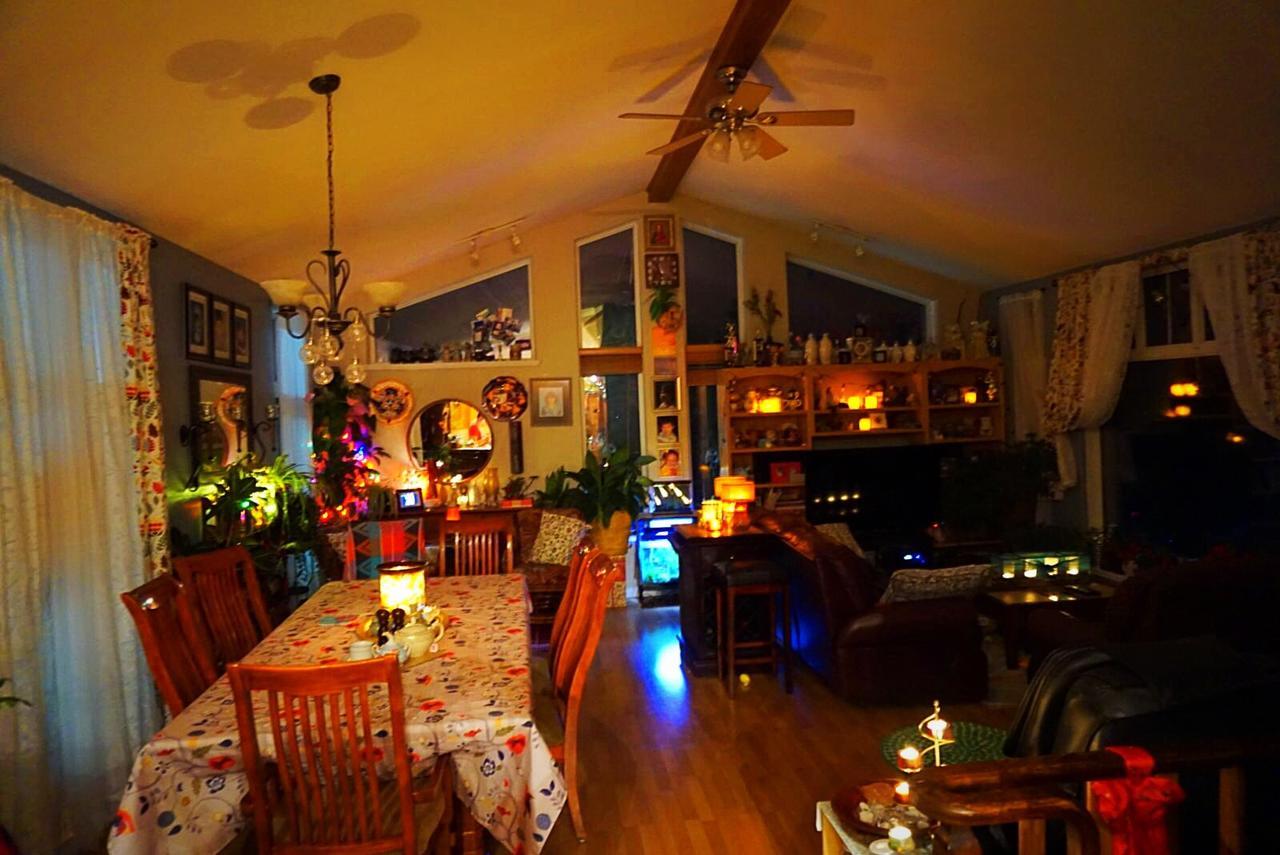 Mabuhay Lakeside Manor Bed & Breakfast Yellowknife Exterior foto