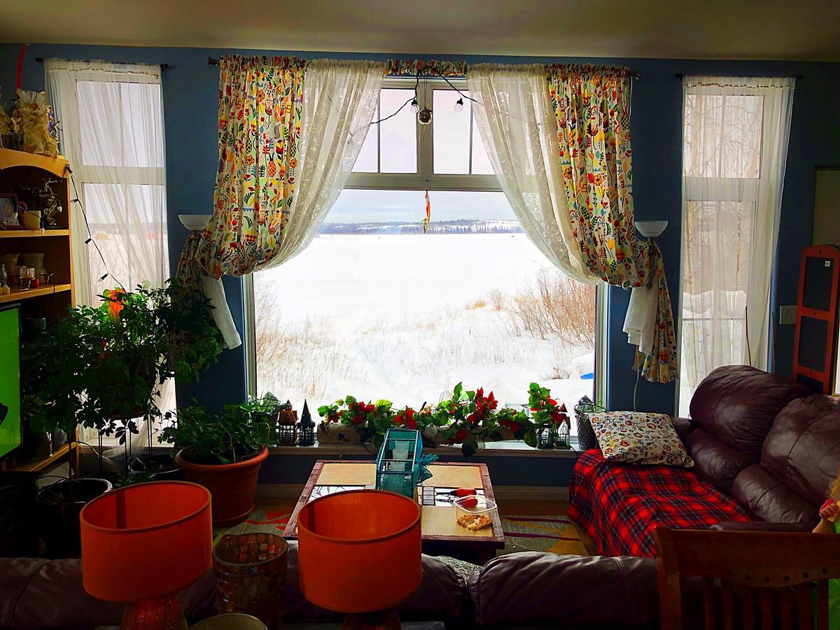 Mabuhay Lakeside Manor Bed & Breakfast Yellowknife Exterior foto