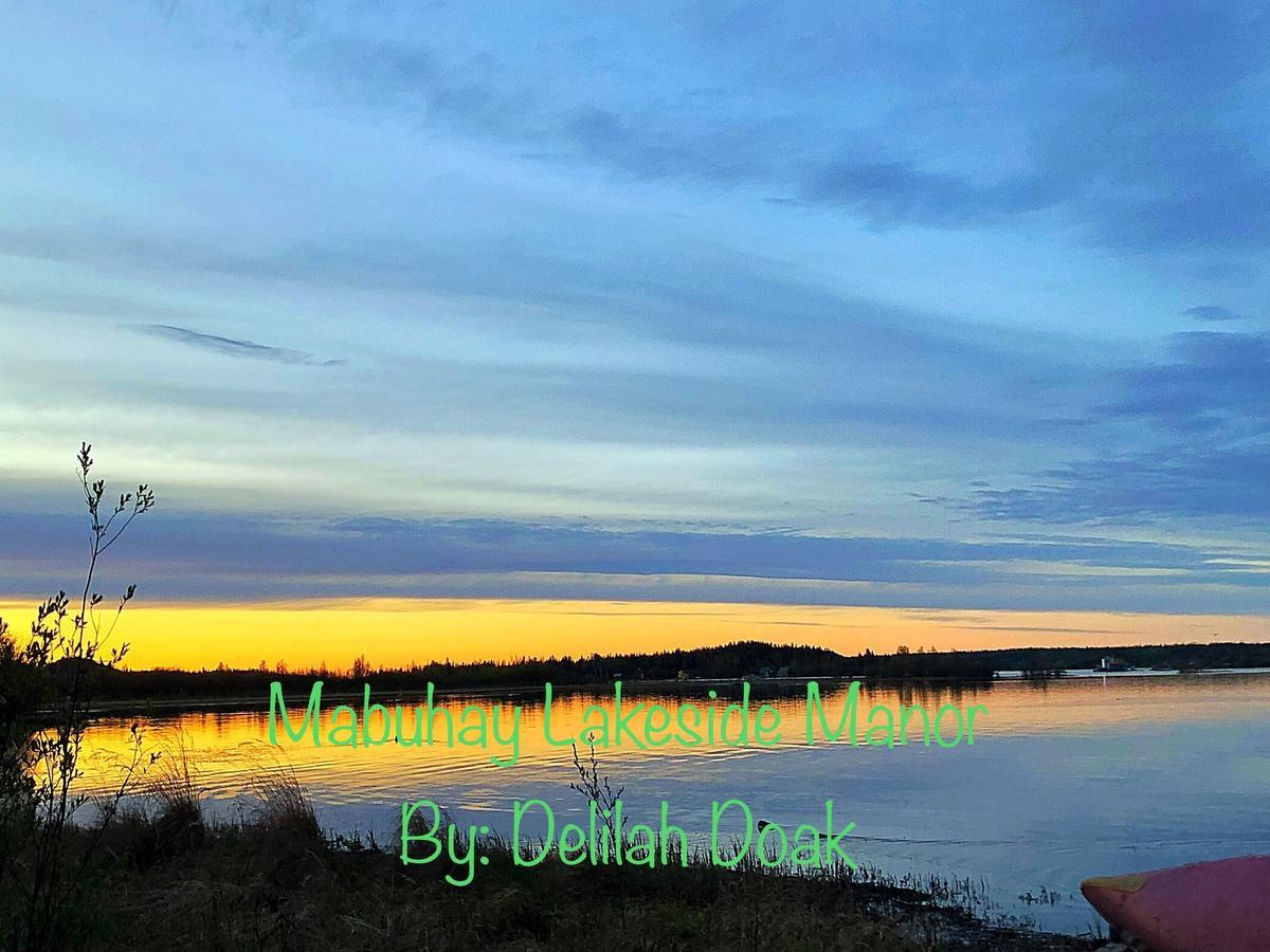 Mabuhay Lakeside Manor Bed & Breakfast Yellowknife Exterior foto