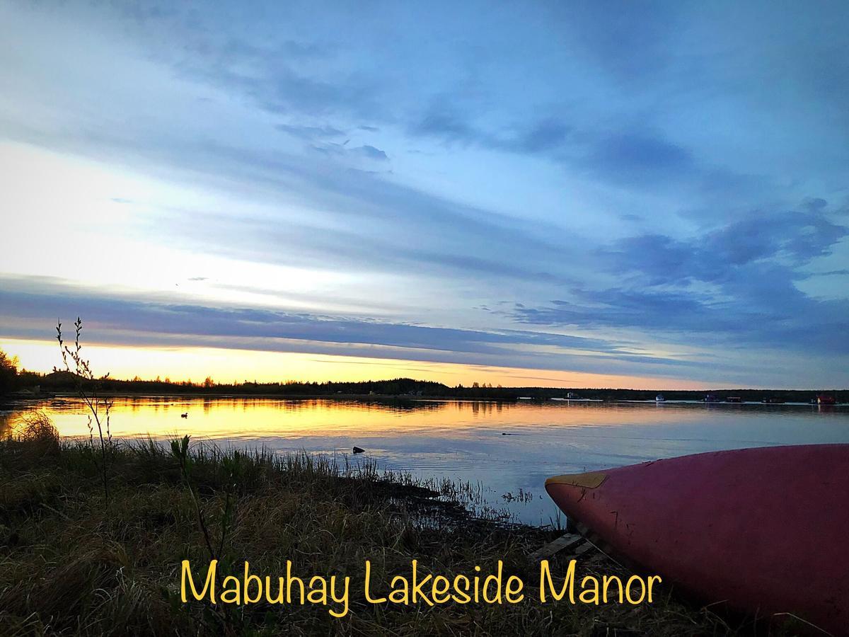 Mabuhay Lakeside Manor Bed & Breakfast Yellowknife Exterior foto