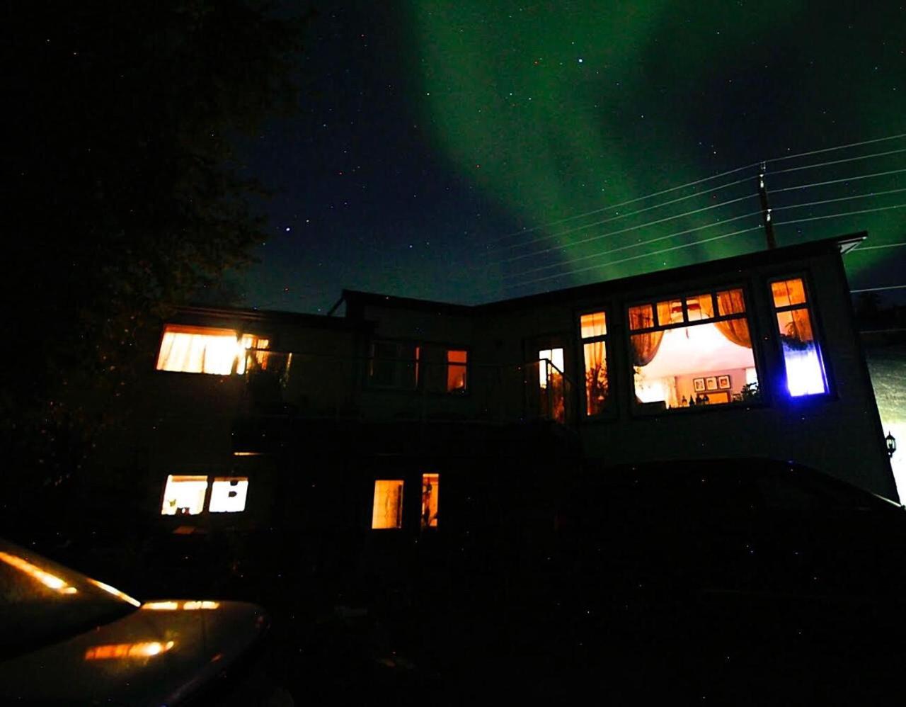Mabuhay Lakeside Manor Bed & Breakfast Yellowknife Exterior foto