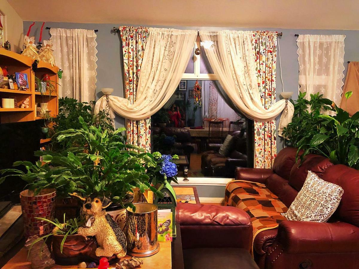 Mabuhay Lakeside Manor Bed & Breakfast Yellowknife Exterior foto